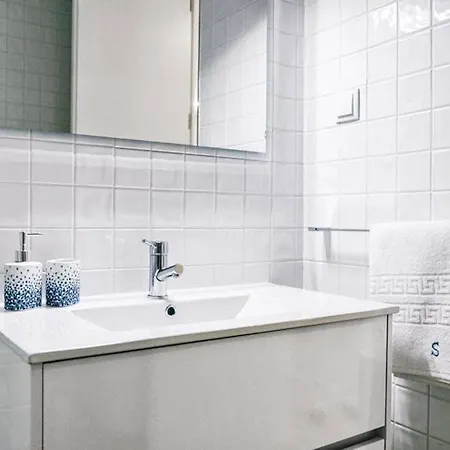 Salinas Box Apartment *