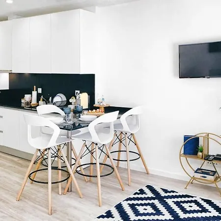 Salinas Box Apartment *